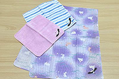 こうのとりの刺繍入り<br />
<b>タオル&てぬぐいセット</b>